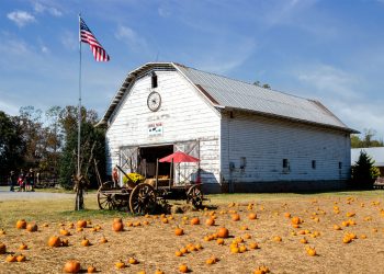 Ranlo-Lewis-Farm-Barn